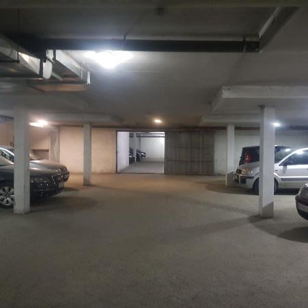 Rajiceva 5- Apartman Sa Prostranom Terasom I Garaznim Mestom クラグイェヴァツ エクステリア 写真