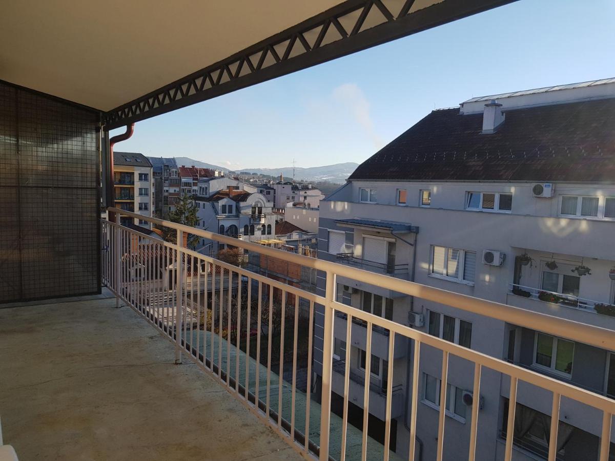 Rajiceva 5- Apartman Sa Prostranom Terasom I Garaznim Mestom クラグイェヴァツ エクステリア 写真